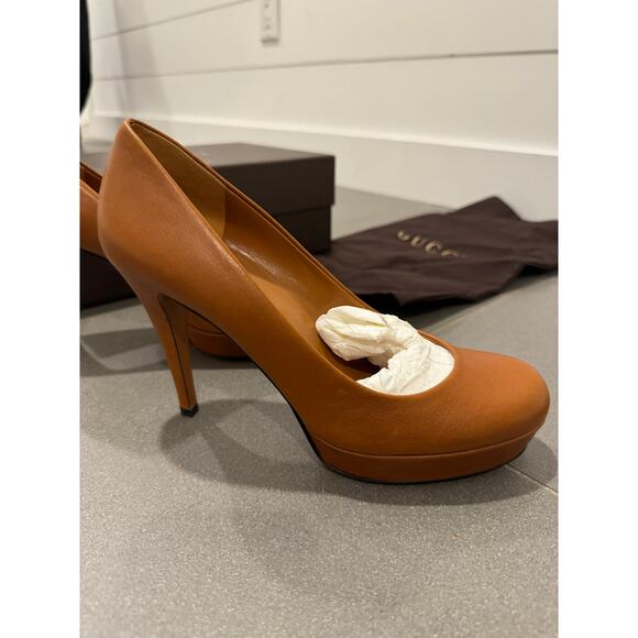 New in Box GUCCI Nappa Betty Plattorm Pumps size 37.5 Caramel Brown $600 - Picture 1 of 6